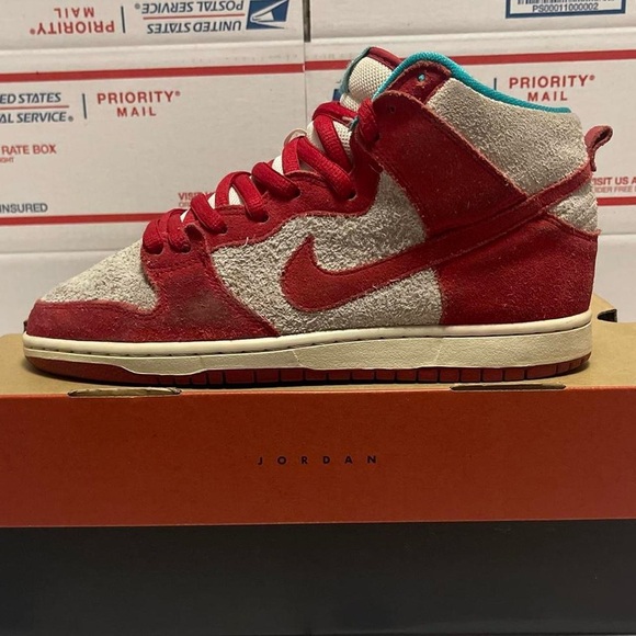 Nike Dunk High Pro SB “Dr. Seuss - Thing One Thing 2” 2014 - Picture 2 of 7